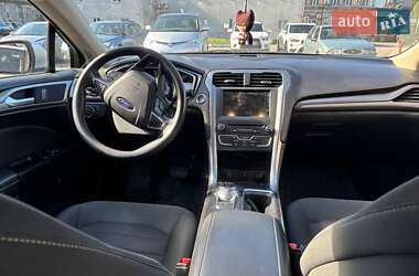 Седан Ford Fusion 2016 в 