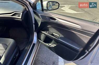 Седан Ford Fusion 2016 в 