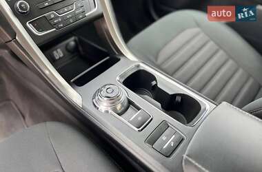 Седан Ford Fusion 2019 в 