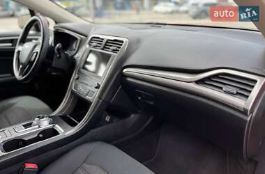 Седан Ford Fusion 2019 в 