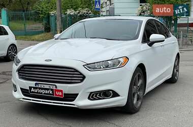 Седан Ford Fusion 2016 в 