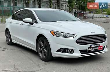 Седан Ford Fusion 2016 в 
