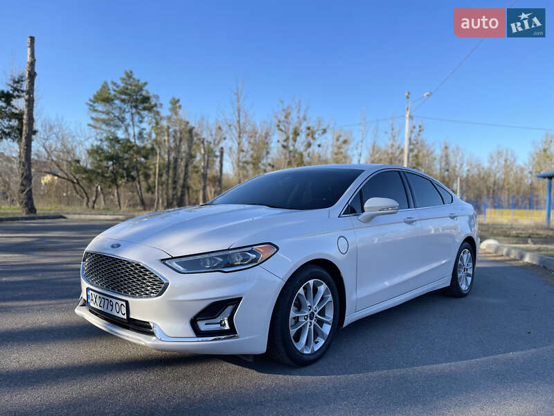 Седан Ford Fusion 2019 в 