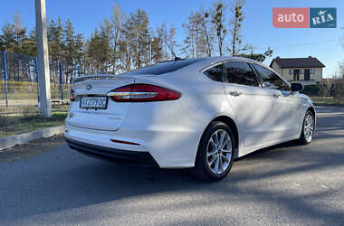 Седан Ford Fusion 2019 в 