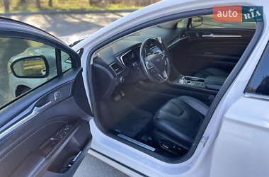 Седан Ford Fusion 2019 в 