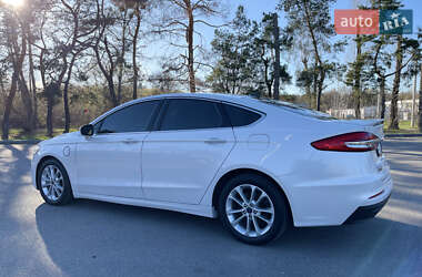 Седан Ford Fusion 2019 в 
