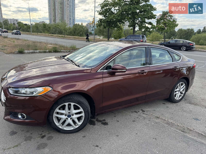 Седан Ford Fusion 2015 в 