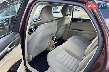 Седан Ford Fusion 2015 в 