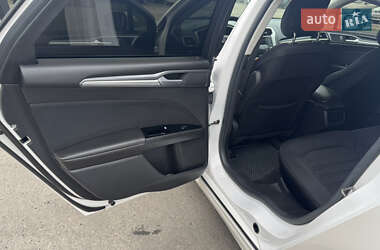 Седан Ford Fusion 2013 в 