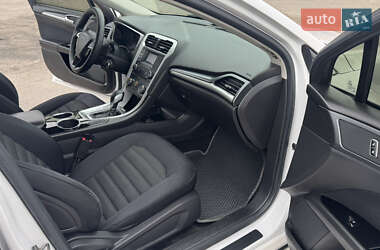 Седан Ford Fusion 2013 в 