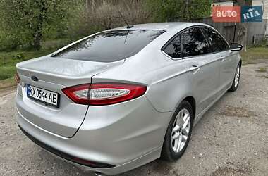 Седан Ford Fusion 2015 в 
