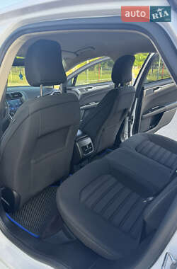 Седан Ford Fusion 2016 в 