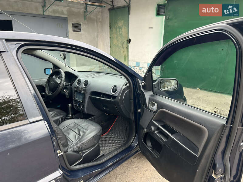 Хэтчбек Ford Fusion 2005 в Ровно