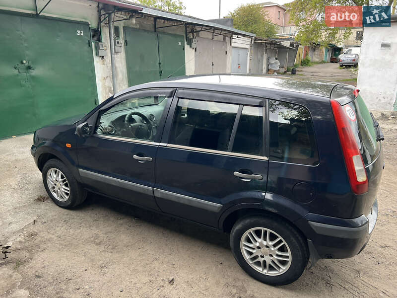 Хэтчбек Ford Fusion 2005 в Ровно