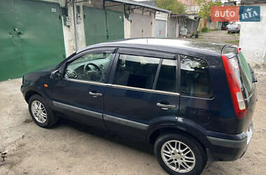 Хэтчбек Ford Fusion 2005 в 