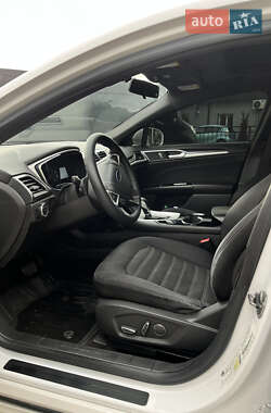 Седан Ford Fusion 2014 в 