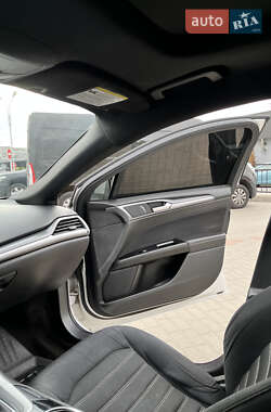 Седан Ford Fusion 2014 в 