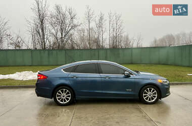 Седан Ford Fusion 2018 в 