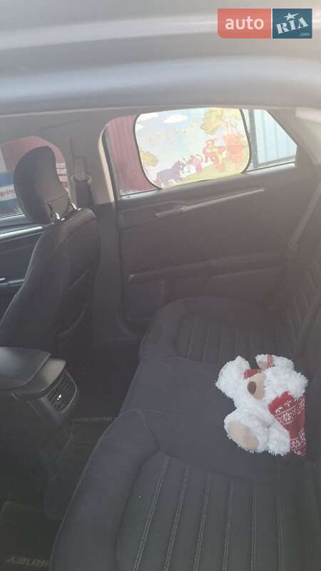 Седан Ford Fusion 2013 в Полонному