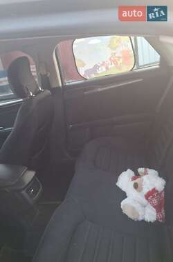 Седан Ford Fusion 2013 в 