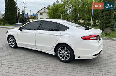 Седан Ford Fusion 2016 в 