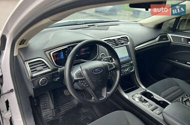 Седан Ford Fusion 2016 в 