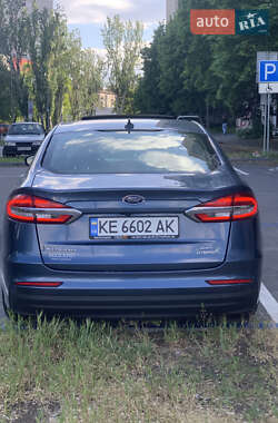 Седан Ford Fusion 2018 в 