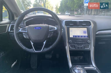 Седан Ford Fusion 2018 в 