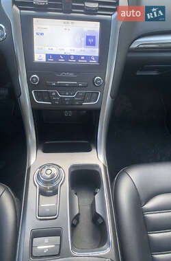Седан Ford Fusion 2018 в 