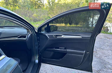 Седан Ford Fusion 2015 в 