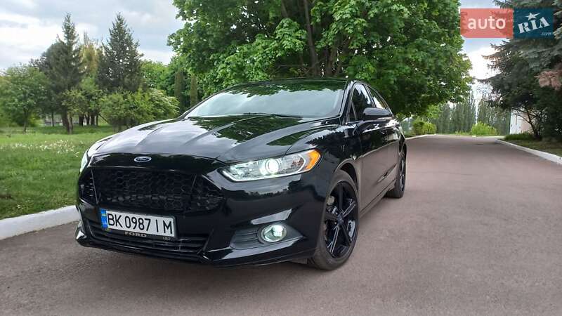 Седан Ford Fusion 2015 в Ровно