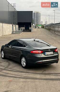 Седан Ford Fusion 2015 в 