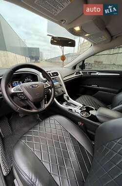Седан Ford Fusion 2015 в 