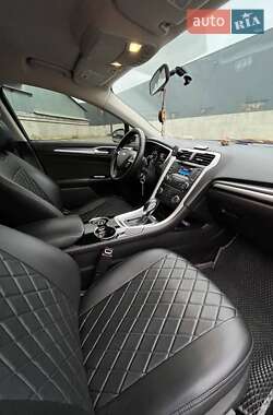 Седан Ford Fusion 2015 в 