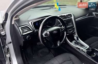 Седан Ford Fusion 2015 в 