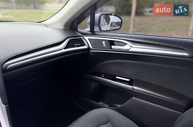 Седан Ford Fusion 2015 в 