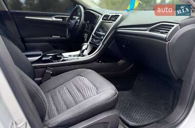 Седан Ford Fusion 2015 в 