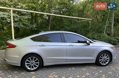 Седан Ford Fusion 2017 в 