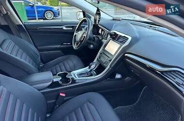 Седан Ford Fusion 2016 в 