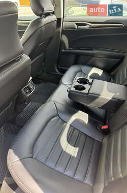 Седан Ford Fusion 2015 в 