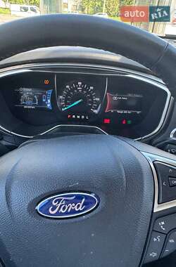 Седан Ford Fusion 2017 в 
