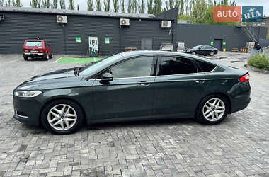 Седан Ford Fusion 2015 в 