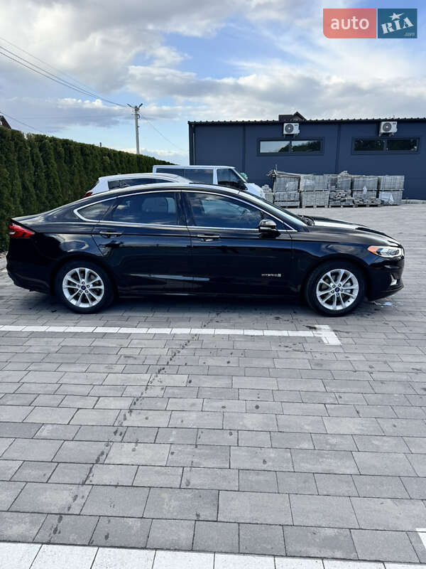 Седан Ford Fusion 2018 в Луцке