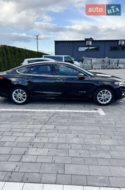 Седан Ford Fusion 2018 в 