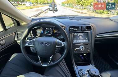 Седан Ford Fusion 2016 в 