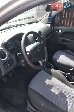 Хэтчбек Ford Fusion 2011 в 