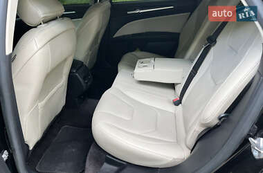 Седан Ford Fusion 2017 в 