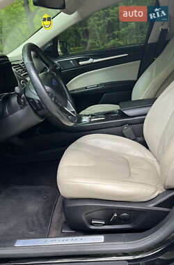Седан Ford Fusion 2017 в 