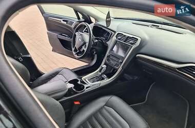 Седан Ford Fusion 2015 в 