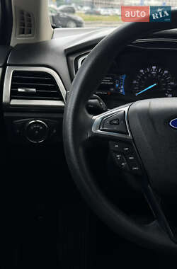 Седан Ford Fusion 2017 в 